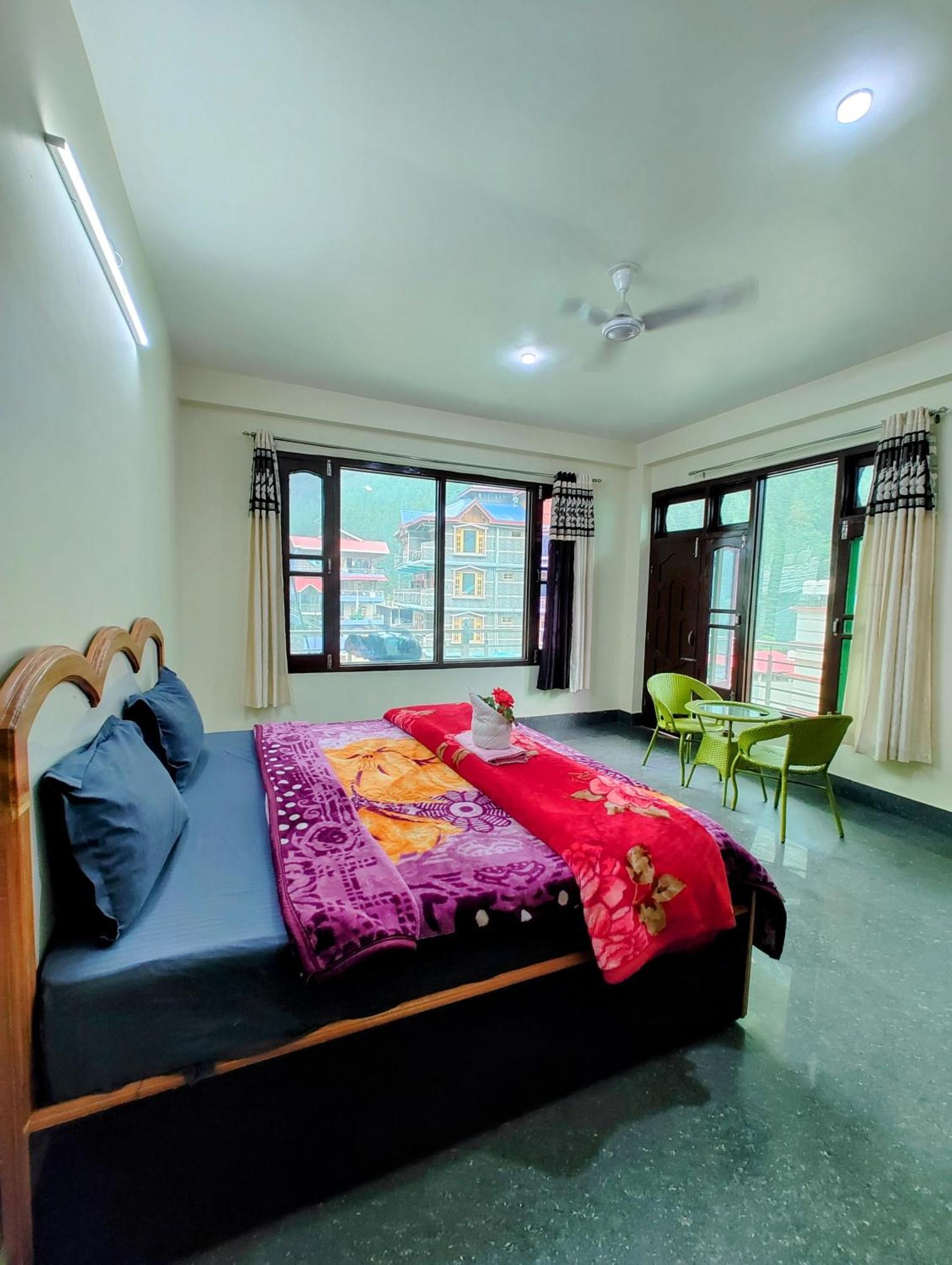 Triumph Bed And Breakfast And Cafe Kasol Exterior foto